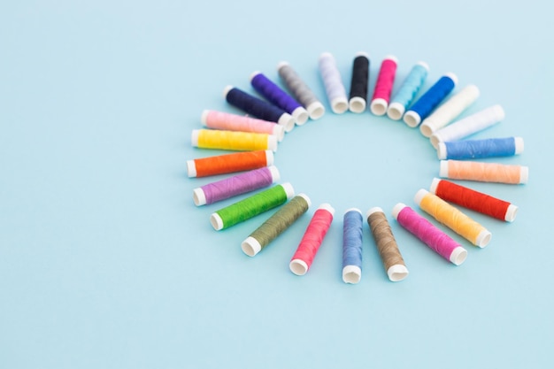 Kolorowe nici do haftu